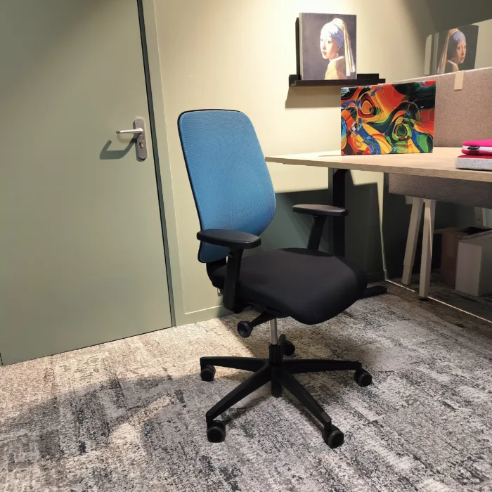 Giroflex bureaustoel 353 van € 503,93 voor € 250,-