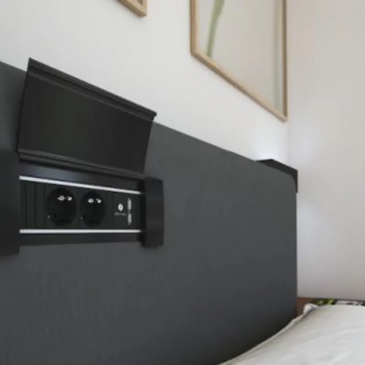 Bureaustopcontact Power Frame zwart