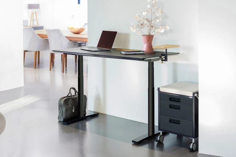 5 Redenen waarom een verstelbaar bureau essentieel is voor gezond werken
