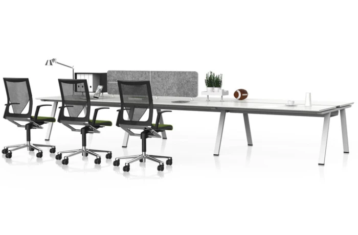 Vario Groot Bureau – Twee keer Duo Bureau – 4 Werkplekken van € 4.030,- voor € 975,-