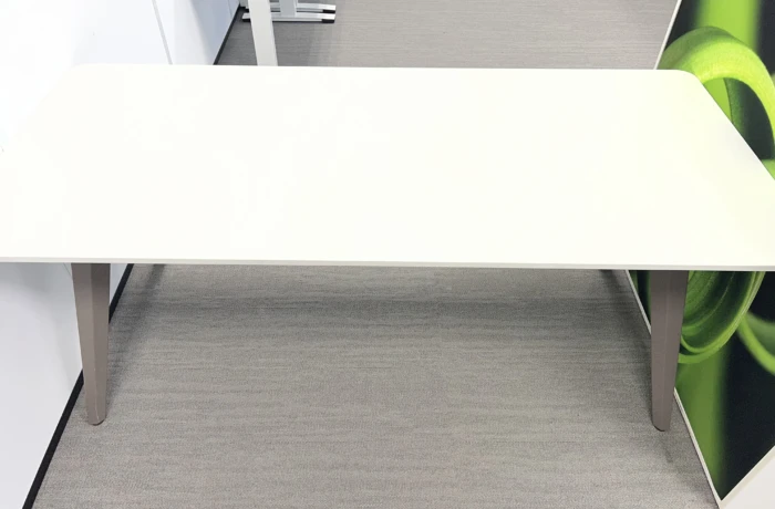 Voortman Tabs vergadertafel voor € 100,-