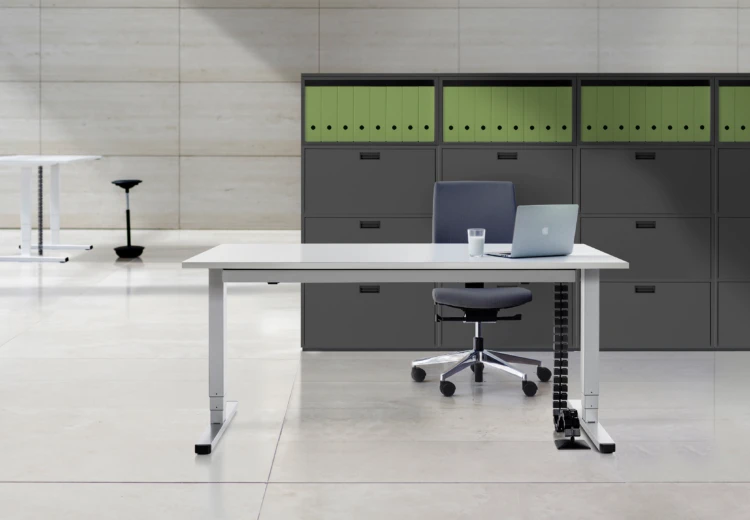 Vario SOLO 22 Arbeitstisch 02 Sitz Steh Tisch Einzelarbeitsplatz