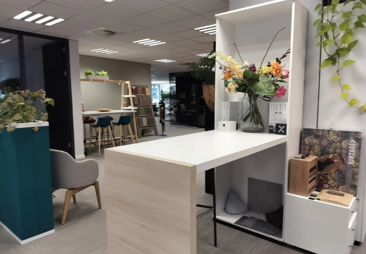 Vario statafel in open kast van € 1.135,- voor € 250,-