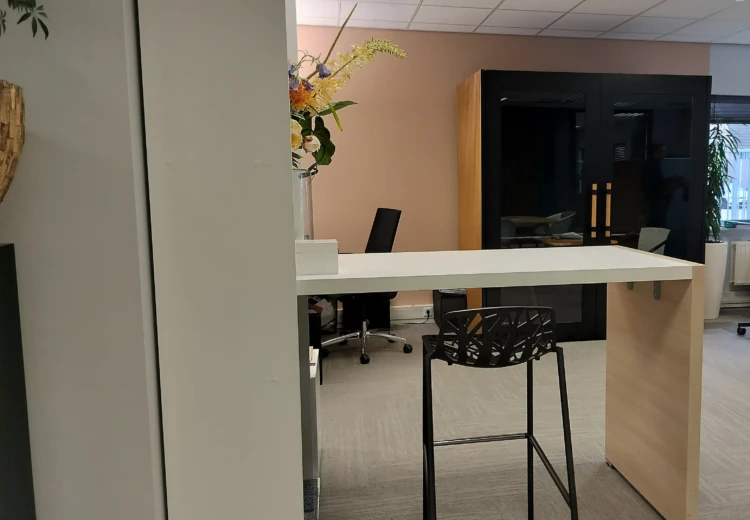 Vario statafel in open kast van € 1.135,- voor € 250,-