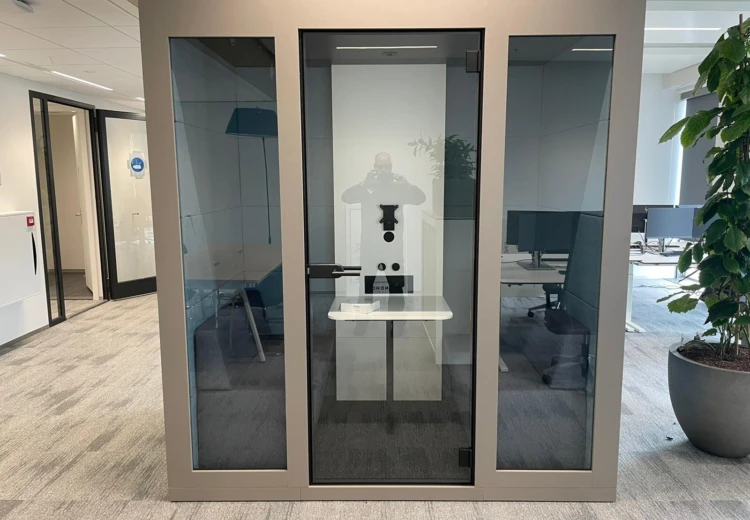 Narbutas booth Amsterdam voorkant