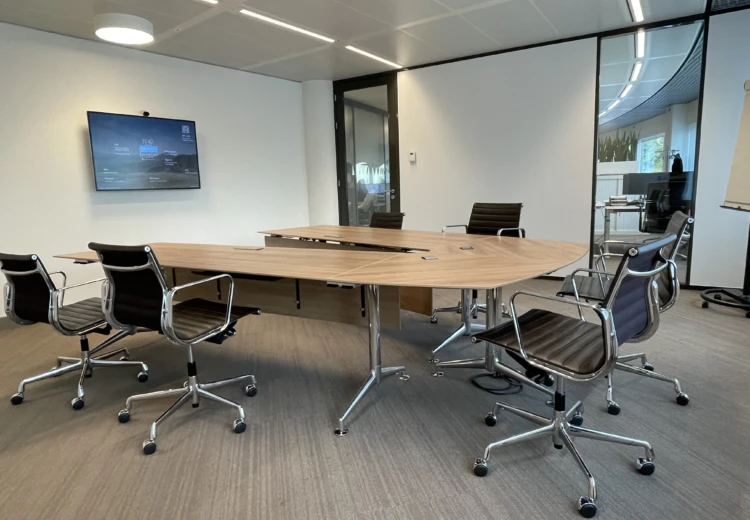 Ref DLL Ehv Brunner V Vergadertafel IMG 1827