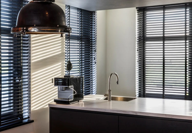 Versluis jaloezieën horizontaal raambekleding