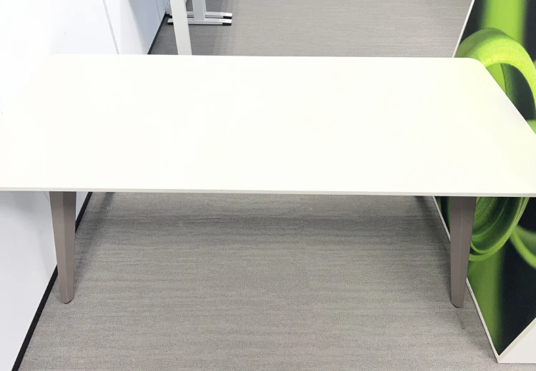 Voortman Tabs vergadertafel voor € 100,-