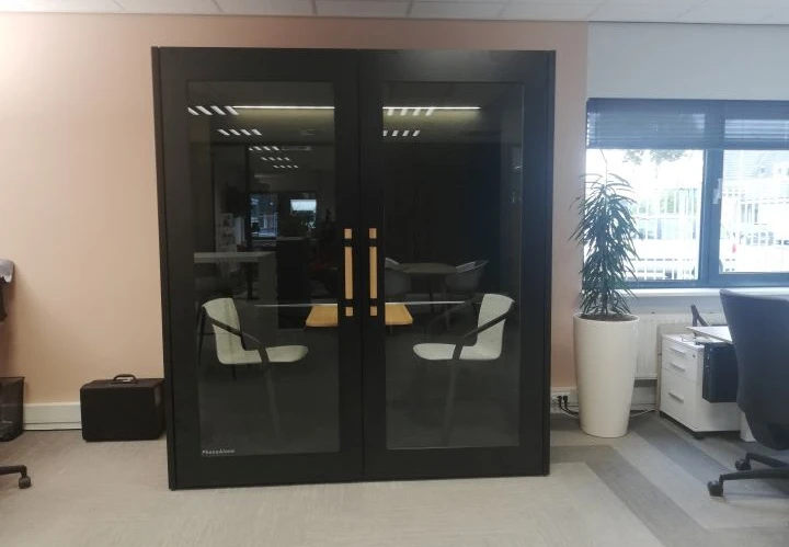 Phone Alone booth showroom IMG 20230929 165236 webversie