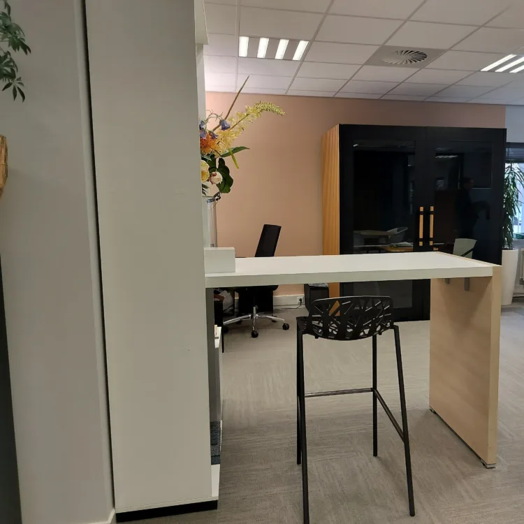 Vario statafel in open kast van € 1.135,- voor € 250,-