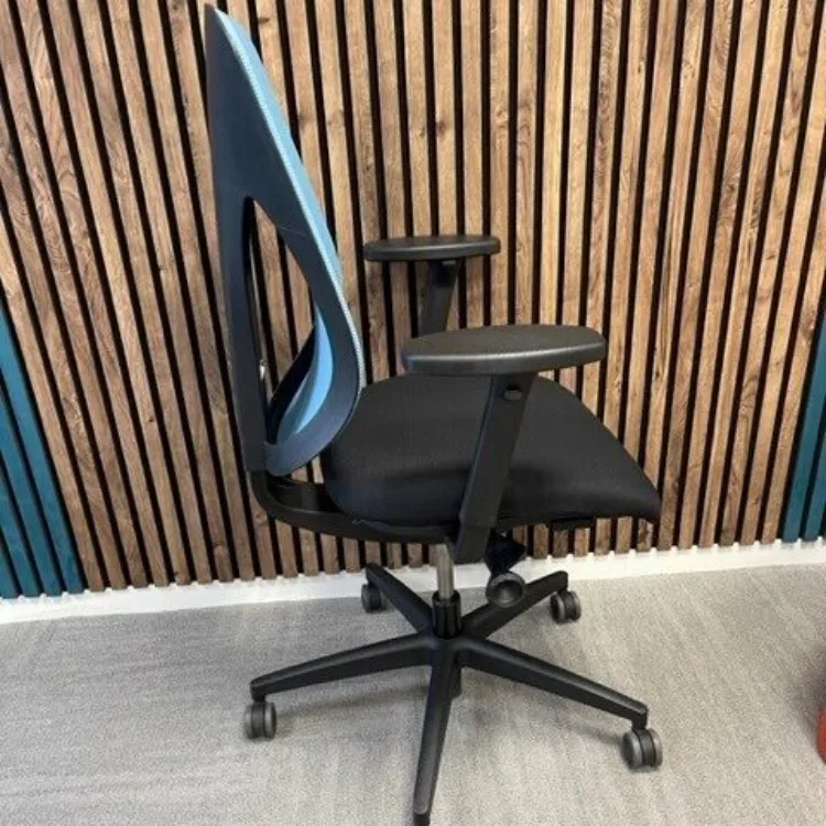 Giroflex bureaustoel 353 van € 503,93 voor € 250,-