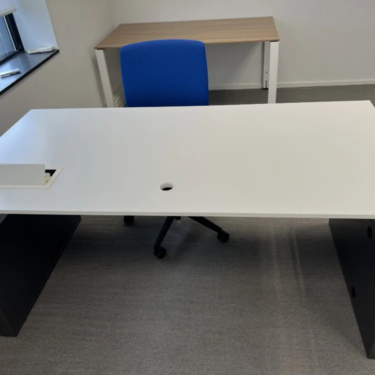Vepa hoog/laag bureau 180 x 90 voor € 150,-