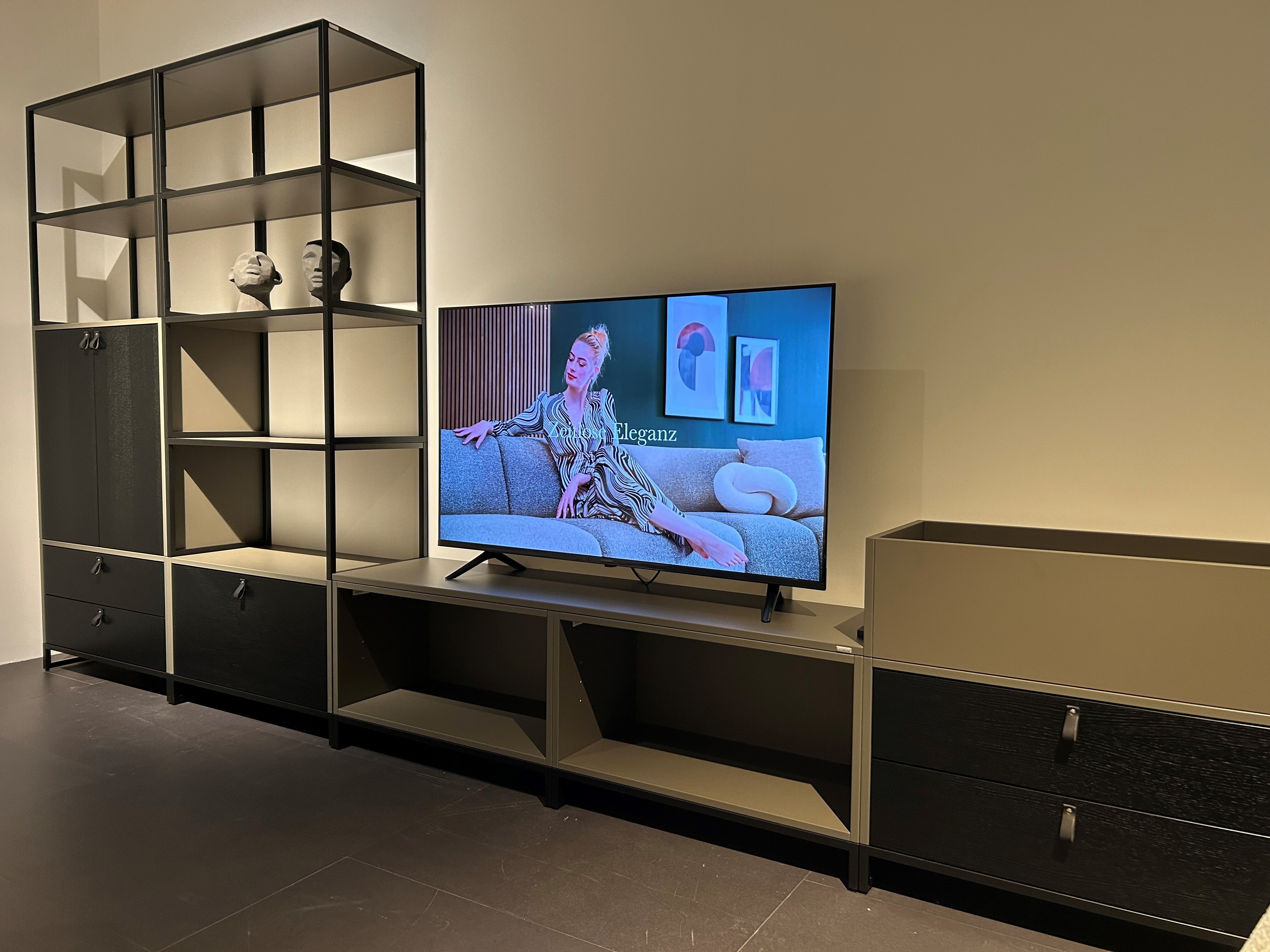 M1 kast opstelling met trendkleuren