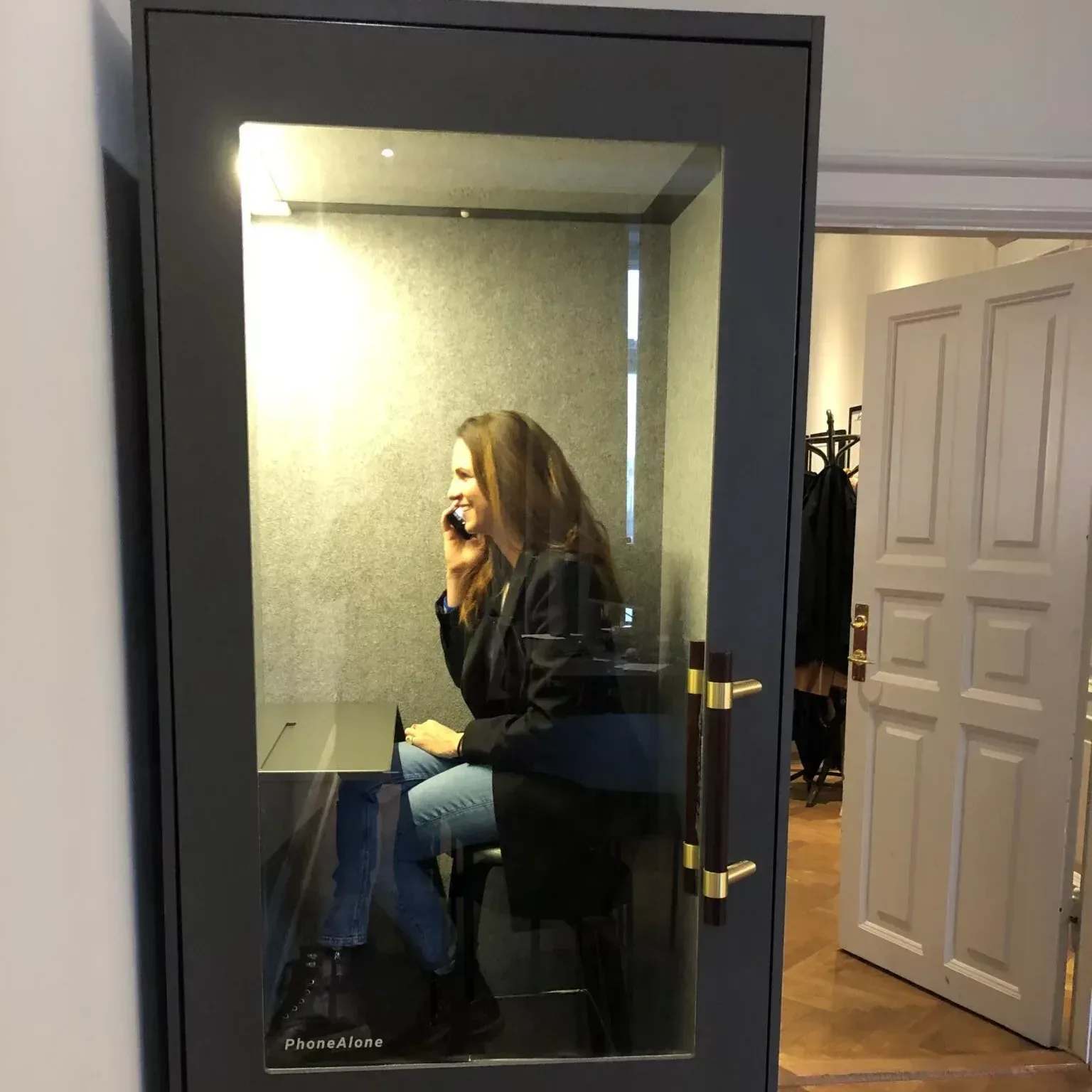 Phone Alone Phone Booth Direktionen 6