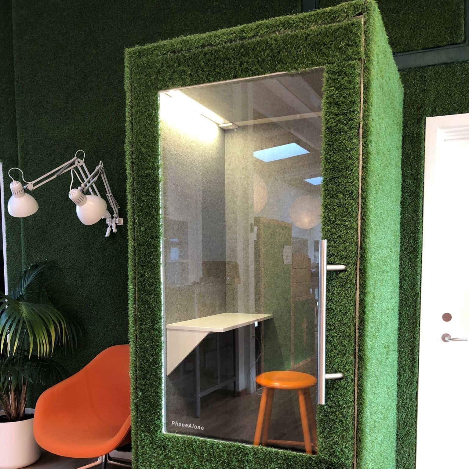 Phone Alone Phone Booth Mos VEO Graes 4