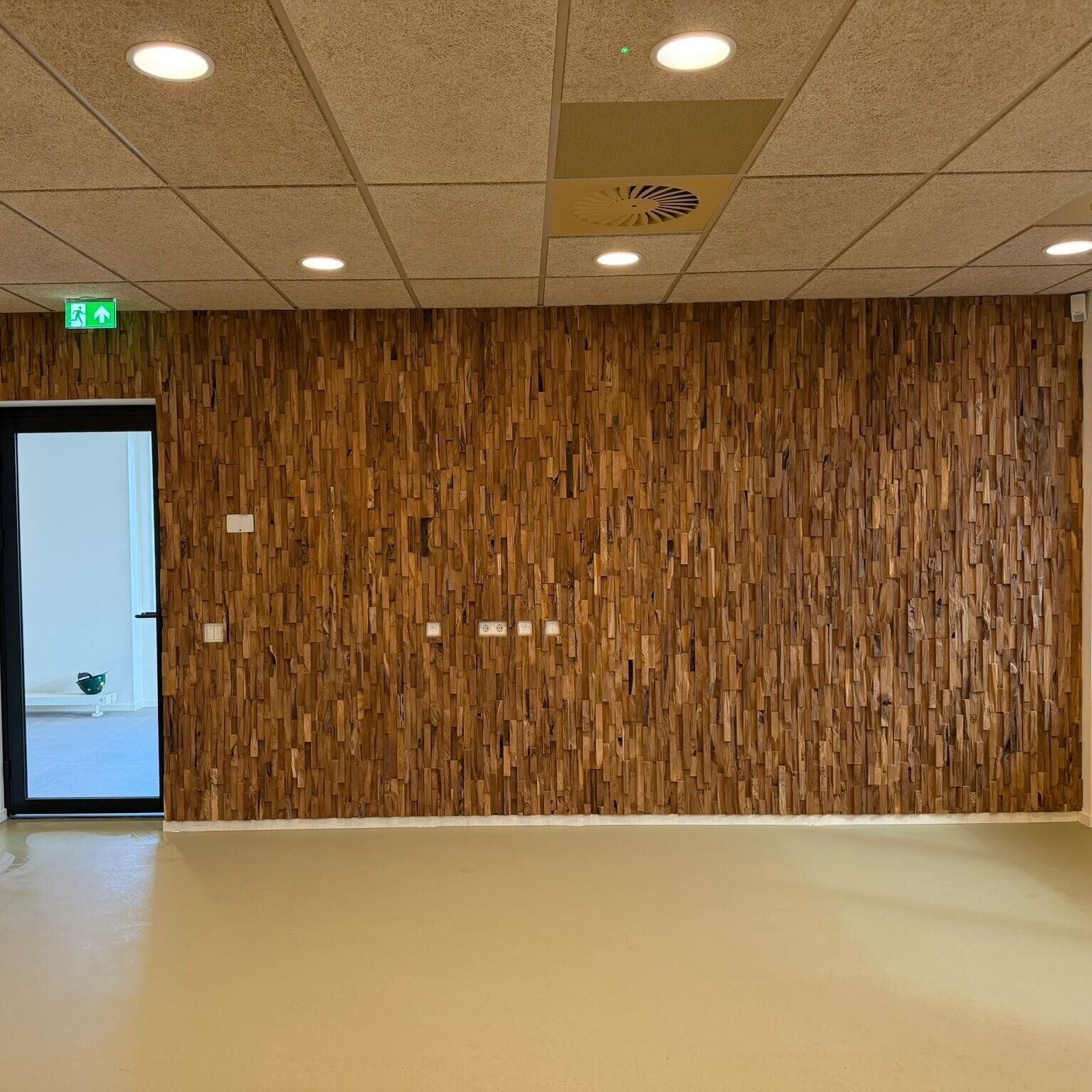 Referentiefoto wandbekleding hout eindresultaat